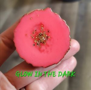 💥2/$18 phone grip (GLOW IN THE DARK)